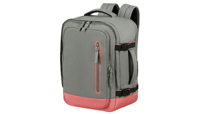 Opfylder Ryanairs og Wizz Airs størrelseskrav for gratis håndbagage om bord.