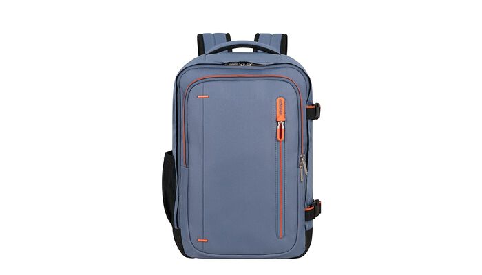 Opfylder Ryanairs størrelseskrav for gratis håndbagage om bord.