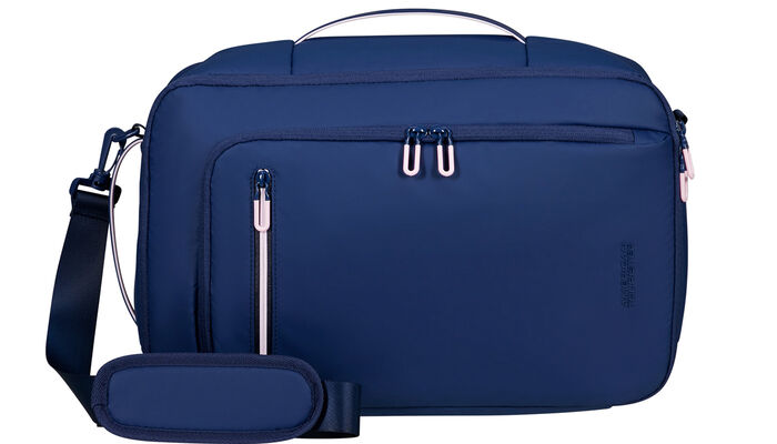 Opfylder Ryanairs størrelseskrav for gratis håndbagage om bord.