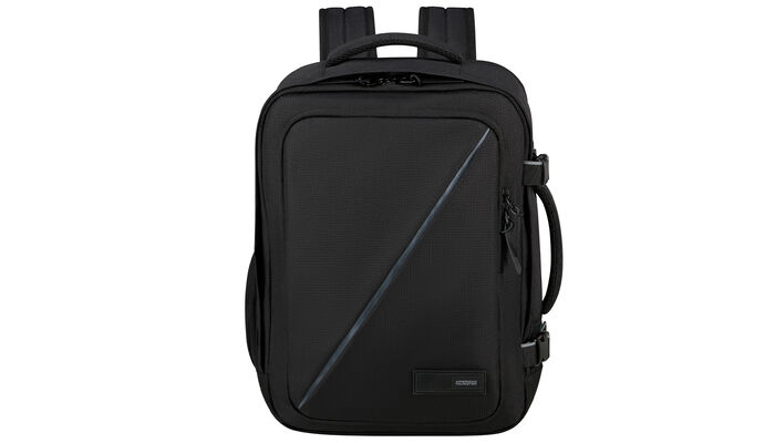 Opfylder Ryanairs og Wizz Airs størrelseskrav for gratis håndbagage om bord.
