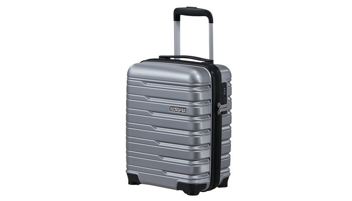 Opfylder Ryanairs og Wizz Airs størrelseskrav for gratis håndbagage om bord.