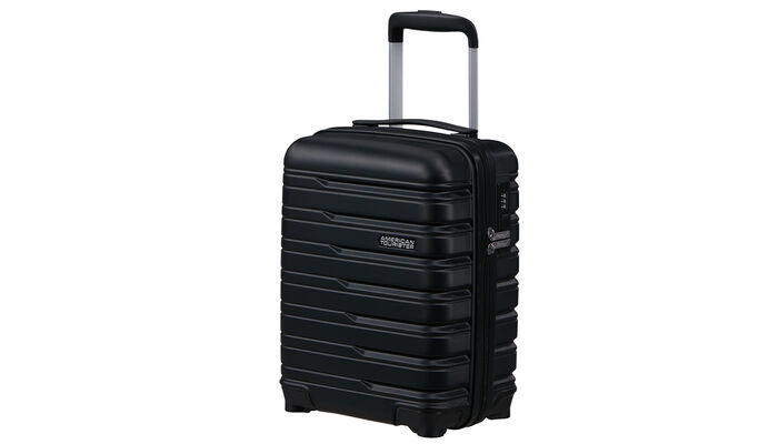 Opfylder Ryanairs og Wizz Airs størrelseskrav for gratis håndbagage om bord.