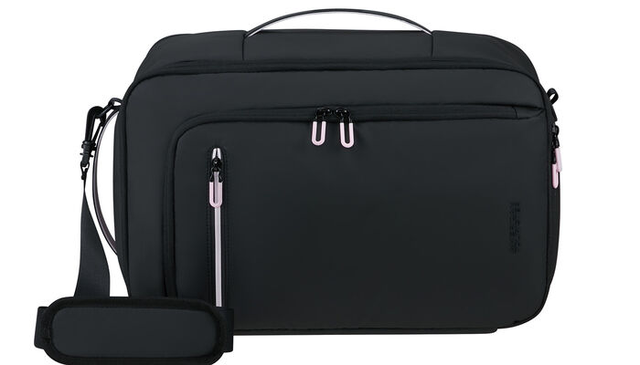 Opfylder Ryanairs størrelseskrav for gratis håndbagage om bord.