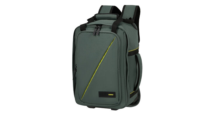 Opfylder Ryanairs størrelseskrav for gratis håndbagage om bord.