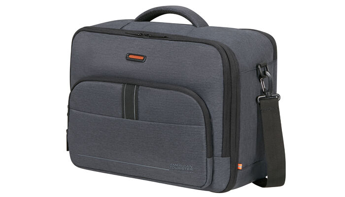 Opfylder Ryanairs og Wizz Airs størrelseskrav for gratis håndbagage om bord.