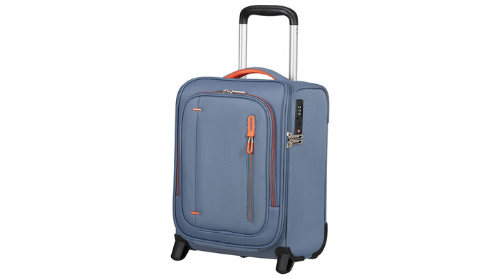 Opfylder Ryanairs, Vuelings og Wizz Airs størrelseskrav for gratis håndbagage om bord.