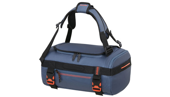 Opfylder Ryanairs, Vuelings og Wizz Airs størrelseskrav for gratis håndbagage om bord.