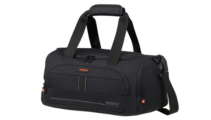 Opfylder Ryanairs og Wizz Airs størrelseskrav for gratis håndbagage om bord.