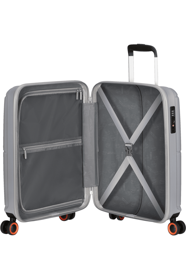 American Tourister Geopop Spinner 55/20 Tsa. 55cm  Metallic Silver American Tourister Geopop Spinner 55/20 Tsa. 55cm  Metallic Silver
