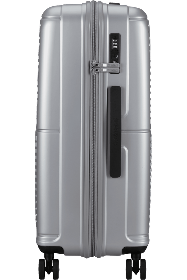 American Tourister Geopop Spinner 67/24 Tsa. 67cm  Metallic Silver American Tourister Geopop Spinner 67/24 Tsa. 67cm  Metallic Silver